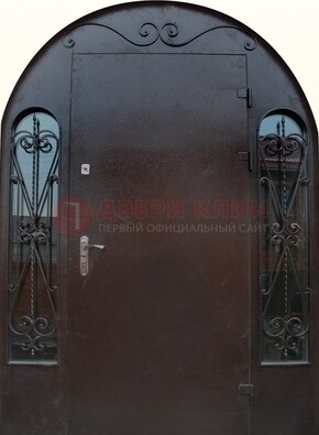 Арочная дверь со стеклом и ковкой ДА-16 под старину в Белгороде