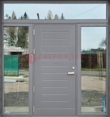 Серая стальная дверь с панелью МДФ и стеклянными фрамугами ДФГ-28 в Ставрополе