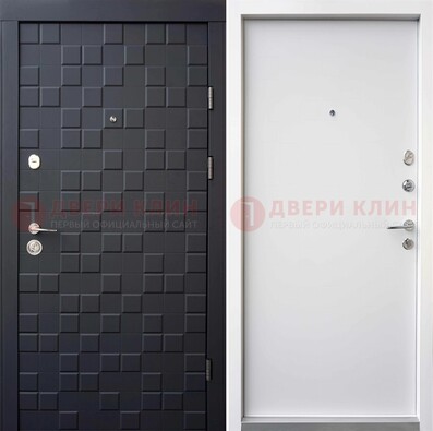 Темная входная дверь с белой МДФ внутри ДМ-222 в Ставрополе