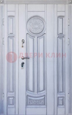 Белая двухстворчатая дверь с массивом дуба ДМД-72 в Ставрополе