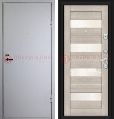 Белая железная дверь с порошковым напылением и стеклом ДП-308 в Ставрополе