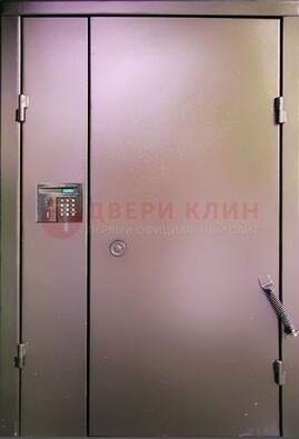 Коричневая стальная дверь в подъезд ДПД-1 в Ставрополе