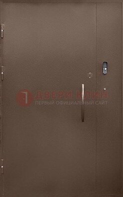 Коричневая металлическая подъездная дверь ДПД-2 в Ставрополе