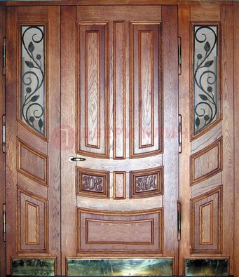 Парадная дверь со стеклом и ковкой ДПР-35 для загородного дома в Ставрополе