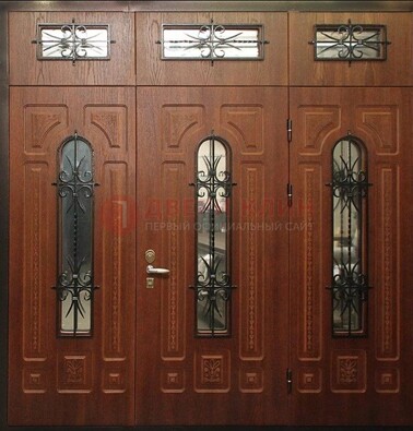 Парадная дверь с металлическими вставками и ковкой ДПР-72 в дом в Ставрополе