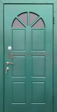 Зеленая стальная дверь со стеклом для дома ДС-28 в Ставрополе