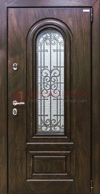 Темная филенчатая железная дверь со стеклом и ковкой ДСК-102 в Ставрополе