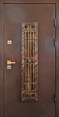 Металлическая дверь с порошковым напылением со стеклом и ковкой ДСК-110 в Ставрополе