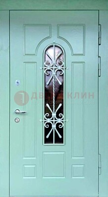 Светло-зеленая железная дверь со стеклом и ковкой ДСК-195 в Краснознаменске
