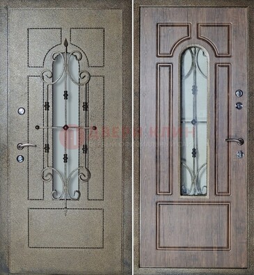 Внешняя стальная дверь со стеклом и ковкой зеленой ДСК-22 В Ижевске