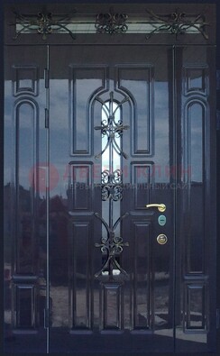 Глянцевая полуторная дверь Винорит стекло и ковка ДСК-275 в Ставрополе