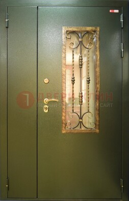 Стальная дверь со стеклом и ковкой ДСК-29 для квартиры в Бронницах