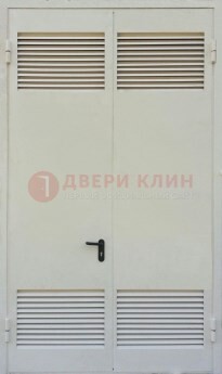 Белая металлическая техническая дверь с вентиляционной решеткой ДТ-6 в Ставрополе