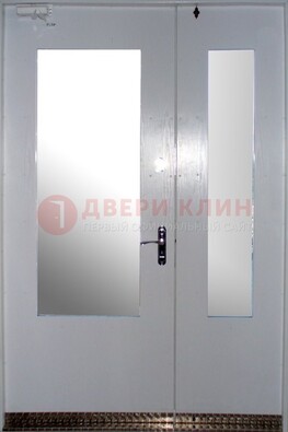 Белая  тамбурная дверь со стеклянными вставками ДТМ-18 в Ставрополе