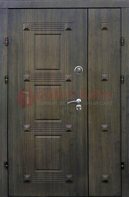 Железная двухстворчатая филенчатая дверь с виноритом ДВТ-143 в Ставрополе