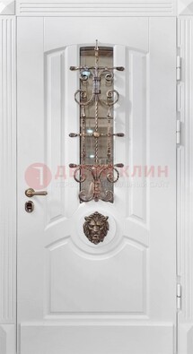 Белая металлическая дверь с виноритом и стеклом с ковкой ДВТ-165 в Ставрополе