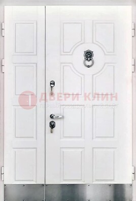 Белая входная дверь с виноритом ДВТ-246 в Ставрополе