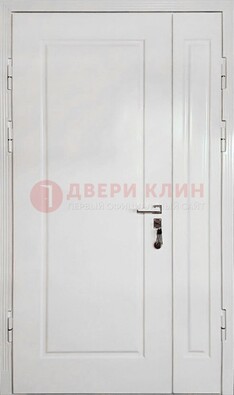 Полуторная металлическая дверь с МДФ в белом цвете ПЛ-24 в Ставрополе