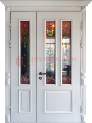 Белая полуторная металлическая дверь с витражом ВЖ-12 в Ставрополе