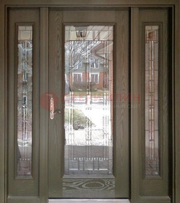 Коричневая стальная дверь с массивом дуба с витражом ВЖ-16 в Ставрополе